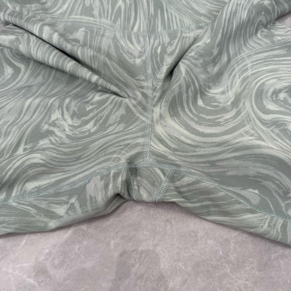 Women’s Old Navy Active Extra High Waisted Power Chill Swirl Leggings Large - Picture 5 of 16